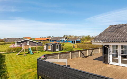 Burghar - 300M to the Fjord: Möbel, Interior Design, Holz, Decke, Flooring, Fussboden, Holzboden, Küche & Esszimmer Tisch, Tabelle, Light Fixture