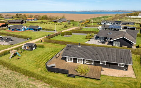 Burghar - 300M to the Fjord: Möbel, Interior Design, Holz, Decke, Flooring, Fussboden, Holzboden, Küche & Esszimmer Tisch, Tabelle, Light Fixture