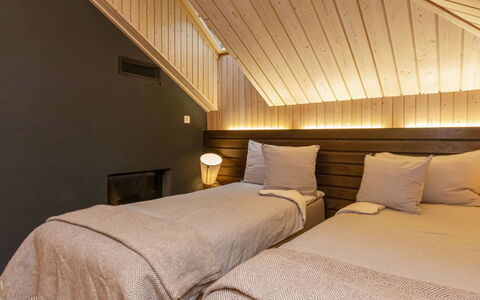 Villa Johanna: Interior Design, Fussboden, Schlafzimmer, Holz, Flooring, Decke, Bett, Bettdecke, Möbel, Bedding