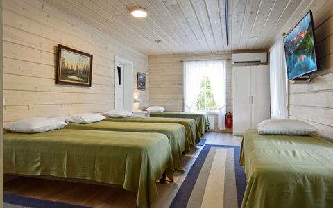 Villa Ruuska: Holz, Flooring, Fussboden, Möbel, Interior Design, Decke, Zimmer, Schlafzimmer, Hartholz, Bett