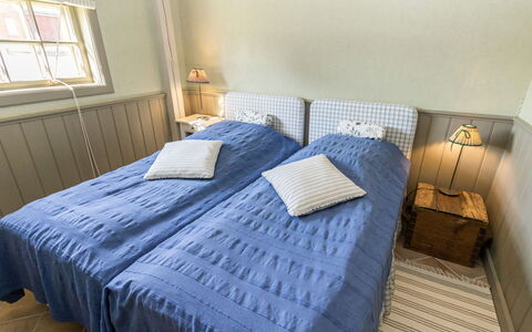 Gammelgård Jahtimaja: Schlafzimmer, Bett, Holz, Bettdecke, Bedding, Fussboden, Linens, Textil, Möbel, Flooring