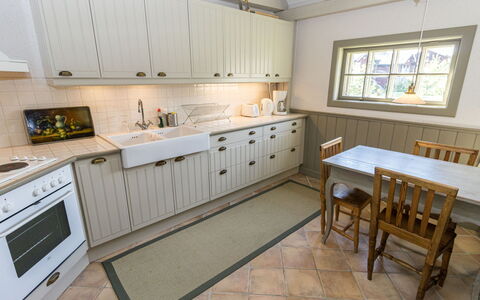Gammelgård Jahtimaja: Holz, Flooring, Küche, Interior Design, Cabinetry, Fussboden, Countertop, Decke, Zuhause, Küchengerät
