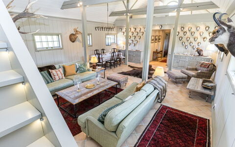 Gammelgård Jahtimaja: Interior Design, Möbel, Flooring, Couch, Wand, Fussboden, Holz, Decke, Wohnzimmer, Beleuchtung