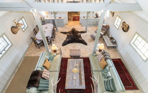 Gammelgård Jahtimaja: Möbel, Interior Design, Flooring, Decke, Fussboden, Stuhl, Zimmer, Beleuchtung, Tabelle, Küche & Esszimmer Tisch