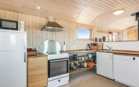 Bena - 300M from the Sea: Holz, Flooring, Fussboden, Decke, Holzbeize, Hartholz, Küche, Zimmer, Planke, Countertop