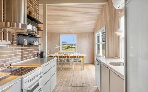 Sighfrith - 500M from the Sea: Küche, Flooring, Holz, Fussboden, Interior Design, Countertop, Decke, Holzboden, Möbel, Cabinetry