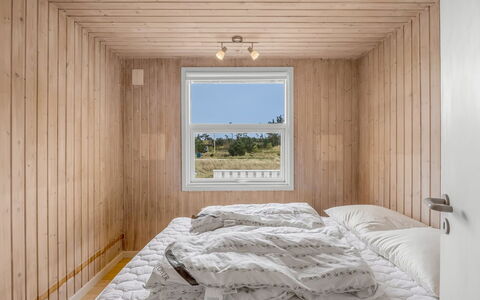 Sighfrith - 500M from the Sea: Wand, Schlafzimmer, Holz, Flooring, Fussboden, Interior Design, Bett, Decke, Bettdecke, Bedding
