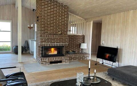 Sighfrith - 500M from the Sea: Holz, Flooring, Möbel, Interior Design, Fussboden, Feuerstelle, Wohnzimmer, Decke, Zimmer, Backstein
