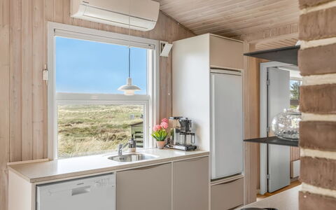 Sighfrith - 500M from the Sea: Fussboden, Flooring, Haushaltsgerät, Küche, Küchengerät, Major Appliance, Decke, Countertop, Sinken, Holzbeize