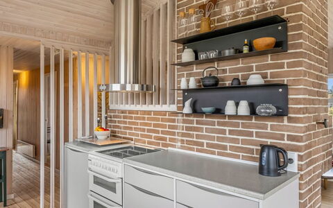 Sighfrith - 500M from the Sea: Küche, Wand, Countertop, Holz, Interior Design, Küchengerät, Möbel, Flooring, Decke, Light Fixture