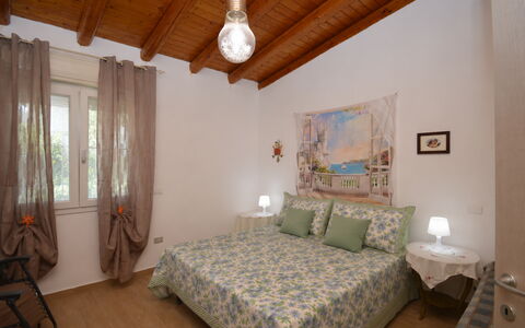 Villa Mameli: Möbel, Interior Design, Bett, Schlafzimmer, Flooring, Fussboden, Wand, Bettdecke, Bedding, Holz