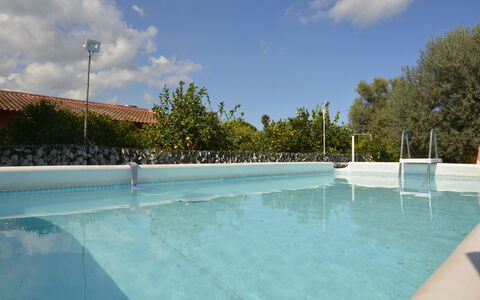Villa Mameli: Blau, Schwimmbad, Verbundwerkstoff, Schatten, Resort, Eco Hotel, Hazienda, Gartenmöbel, Water Feature, Villa