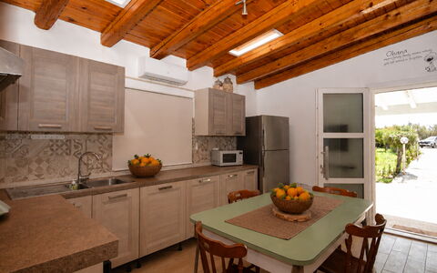 Villa Mameli: Möbel, Flooring, Holz, Interior Design, Fussboden, Tabelle, Decke, Stuhl, Zuhause, Countertop