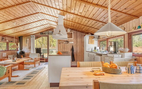 Antomine - 500M from the Sea: Holz, Interior Design, Decke, Möbel, Flooring, Zuhause, Fussboden, Light Fixture, Küche, Hütte