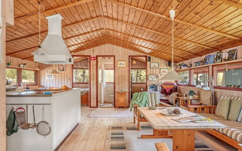 Antomine - 500M from the Sea: Holz, Hütte, Decke, Hartholz, Holzbeize, Blockhaus, Veranda, Planke, Holz
