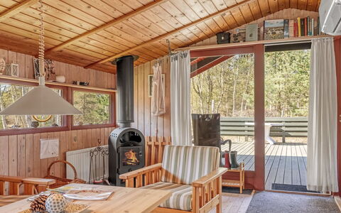 Antomine - 500M from the Sea: Holz, Decke, Möbel, Interior Design, Hütte, Hartholz, Veranda, Zuhause, Holzbeize, Blockhaus