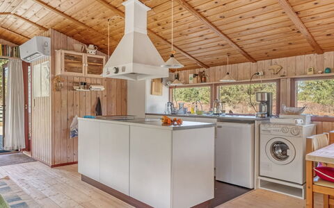 Antomine - 500M from the Sea: Holz, Küche, Decke, Interior Design, Fussboden, Flooring, Major Appliance, Zimmer, Countertop, Möbel
