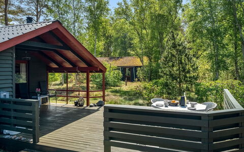 Antomine - 500M from the Sea: Holz, Hütte, Gartenbauten, Schatten, Garten, Hartholz, Blockhaus, Planke, Deck, Veranda