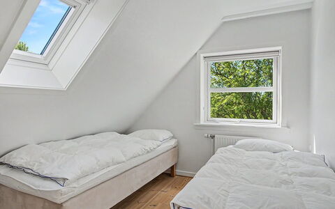 Hjort - 80M from the Sea: Holz, Schlafzimmer, Decke, Fussboden, Zuhause, Bett, Bedding, Bettdecke, Bettrahmen, Hartholz