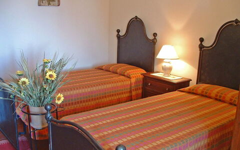 Casa Ivan: Schlafzimmer, Bett, Möbel, Zimmer, Bettrahmen, Eigentum, Bettdecke, Bedding, Interior Design, Fussboden