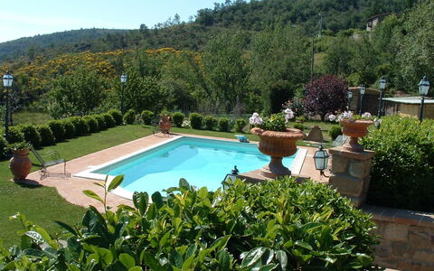 Casa Ivan: Schwimmbad, Eigentum, Villa, Grundeigentum, Haus, Freizeit, Gebäude, Resort, Baum, Bergstation
