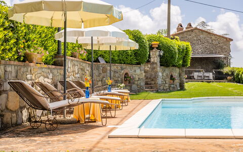 Casa Ivan: Schwimmbad, Resort, Gartenmöbel, Sonnenliege, Regenschirm, Eco Hotel, Thermae, Estate, Blumentopf, Hazienda