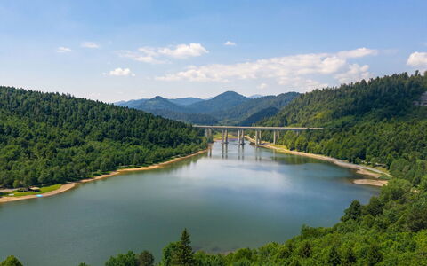 Orso: Wasservorräte, Wasser, Gewässer, Natur, Baum, Natürlichen Umgebung, Bergforms, Brücke, Berg, Natürliche Landschaft