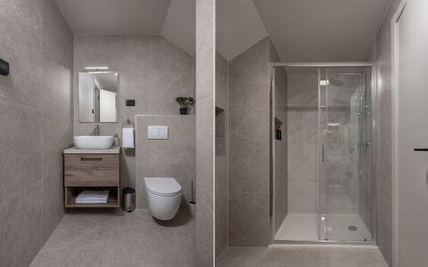 Orso: Flooring, Wand, Fussboden, Armatur, Badezimmer, Interior Design, Sinken, Spiegel, Installation, Zapfhahn