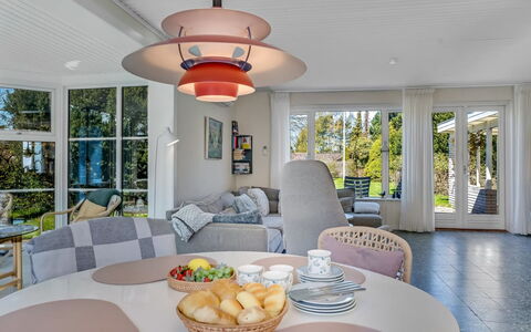 Ileana - 250M from the Sea: Interior Design, Decke, Möbel, Flooring, Fussboden, Stuhl, Light Fixture, Wohnzimmer, Holzbeize, Küche & Esszimmer Tisch