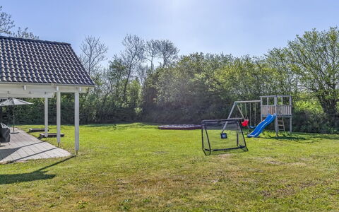 Finwith - 600M from the Sea: Gras, Grundstueck, Rasen, Garten, Schatten, Landscaping, Hinterhof, Garten, Park, Estate