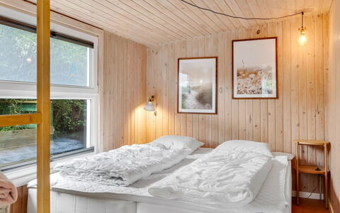 Brunetta - 200M to the Fjord: Holz, Interior Design, Schlafzimmer, Decke, Flooring, Möbel, Fussboden, Bett, Zimmer, Zuhause