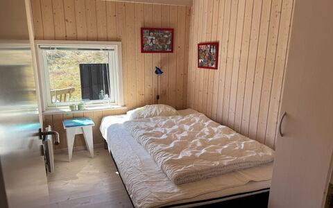Hildegarda - 300M from the Sea: Holz, Schlafzimmer, Bett, Fussboden, Möbel, Flooring, Interior Design, Bettdecke, Bedding, Zimmer