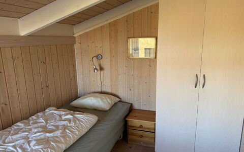 Hildegarda - 300M from the Sea: Wand, Schlafzimmer, Holz, Fussboden, Flooring, Bett, Interior Design, Möbel, Decke, Zimmer