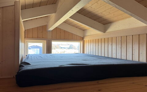 Hildegarda - 300M from the Sea: Holz, Flooring, Fussboden, Interior Design, Schlafzimmer, Decke, Hartholz, Zimmer, Bett, Holzbeize