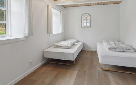 Munibert - 3.8Km from the Sea: Flooring, Fussboden, Wand, Holz, Interior Design, Schlafzimmer, Bett, Decke, Möbel, Beleuchtung