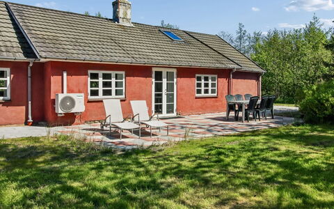 Munibert - 3.8Km from the Sea: Haus, Dach, Hütte, Zuhause, Tür, Bauernhaus, Estate, Rasen, Garten, Garten