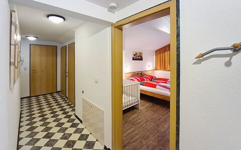 Binter: Interior Design, Decke, Holz, Flooring, Fussboden, Zimmer, Möbel, Bett, Schlafzimmer, Wohnung