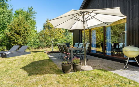 Tjerk - 900M from the Sea: Dach, Haus, Zuhause, Hütte, Tür, Abstellgleis, Deck, Veranda, Planke, Hartholz