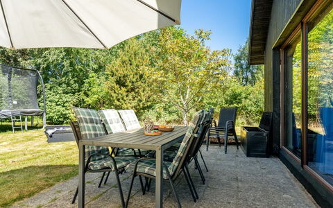 Tjerk - 900M from the Sea: Dach, Haus, Zuhause, Hütte, Tür, Abstellgleis, Deck, Veranda, Planke, Hartholz
