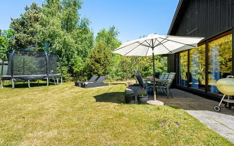 Tjerk - 900M from the Sea: Dach, Haus, Zuhause, Hütte, Tür, Abstellgleis, Deck, Veranda, Planke, Hartholz