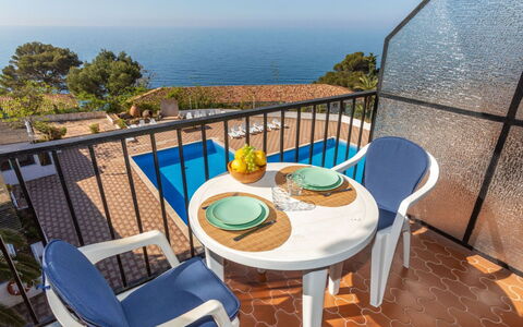 Estudi: Wohngebiet, Menschliche Siedlung, Wohnung, Eigentumswohnung, Schwimmbad, Resort, Gartenmöbel, Hotel, Ferienort, Urlaub