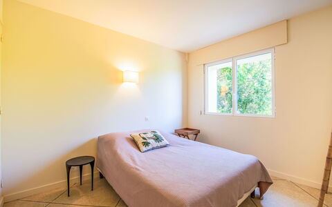 Les Bruyères: Wohngebiet, Menschliche Siedlung, Wohnung, Eigentumswohnung, Schwimmbad, Resort, Gartenmöbel, Hotel, Ferienort, Urlaub