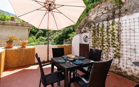Torri House: Wohngebiet, Menschliche Siedlung, Wohnung, Eigentumswohnung, Schwimmbad, Resort, Gartenmöbel, Hotel, Ferienort, Urlaub