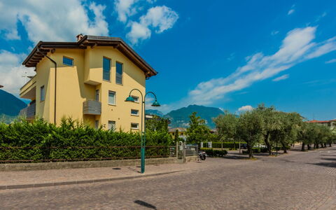 Riva Olive: Wohngebiet, Zuhause, Vorort, Balkon, Villa, Hotel