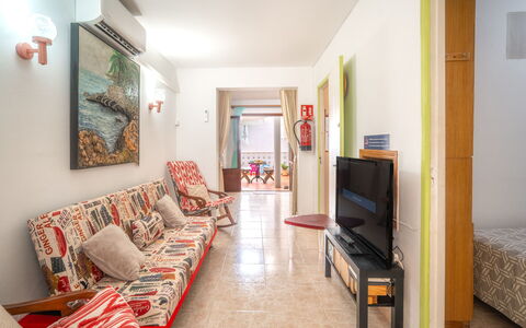 Cas Bufador: Flooring, Möbel, Wohnung, Interior Design, Fussboden, Zuhause, Decke, Zimmer, Stuhl, Wohnzimmer