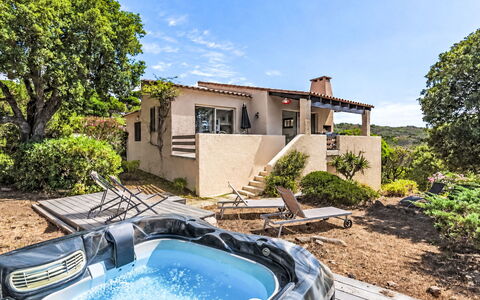 Mare Serena: Möbel, Gartenmöbel, Freizeit, Schwimmbad, Resort, Stuhl, Eco Hotel, Regenschirm, Schatten, Landscaping