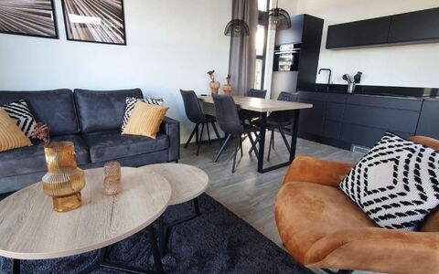 De Witte Parel: Möbel, Flooring, Interior Design, Fussboden, Holz, Couch, Wohnzimmer, Stuhl, Zimmer, Holzboden