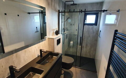 De Witte Parel: Armatur, Flooring, Interior Design, Fussboden, Installation, Zapfhahn, Badezimmer, Sinken, Spiegel, Fliese