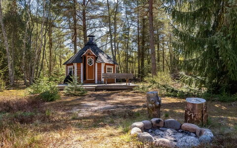 Jooseppi - 4.8Km from the Sea: Baum, Holz, Hütte, Wald, Blockhaus, Wald, Lärche, Gartenbauten, Hütte, Schuppen