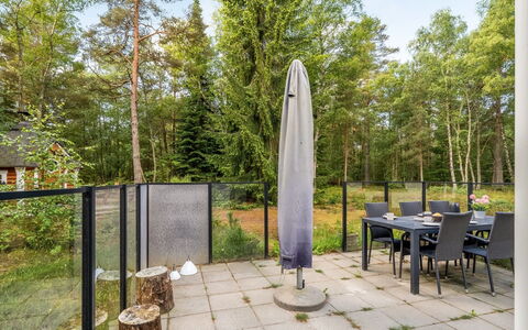 Jooseppi - 4.8Km from the Sea: Garten, Schatten, Gartenmöbel, Wald, Hinterhof, Landscaping, Garten, Hain, Outdoor Struktur